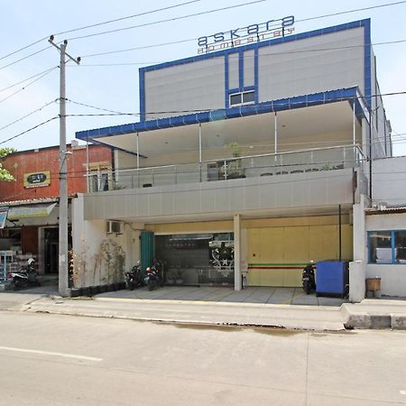 Hotel RedDoorz near UNS Solo Zewnętrze zdjęcie