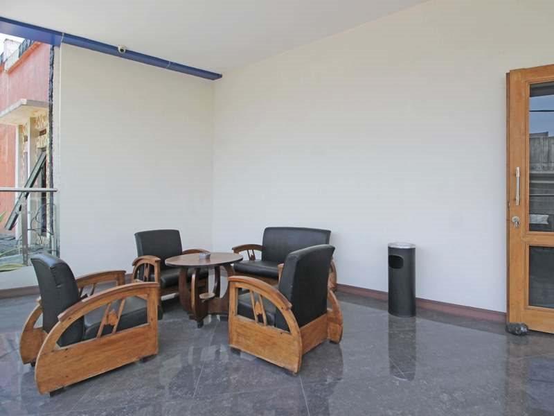 Hotel RedDoorz near UNS Solo Zewnętrze zdjęcie