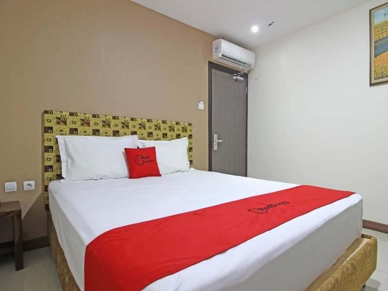Hotel RedDoorz near UNS Solo Zewnętrze zdjęcie