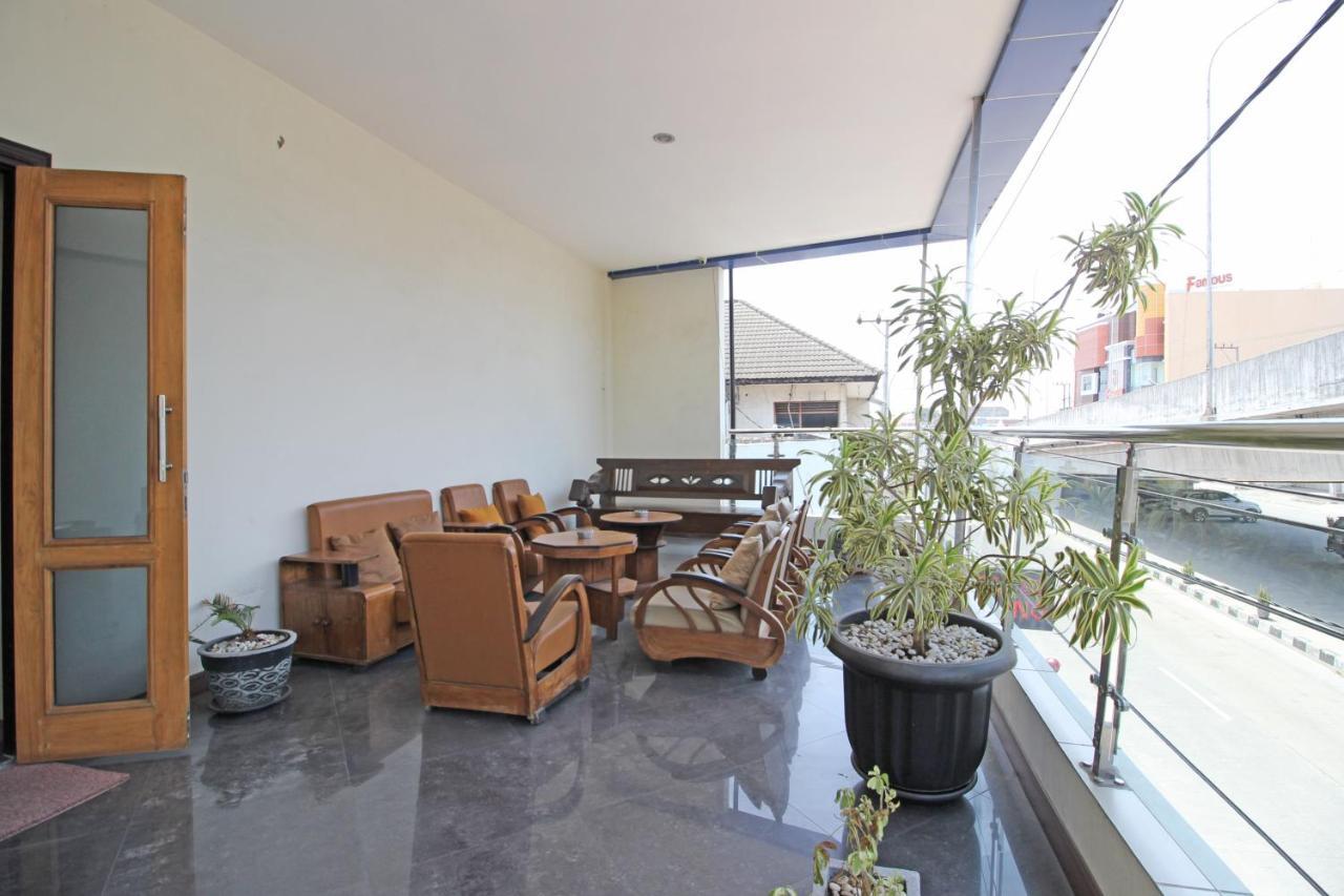 Hotel RedDoorz near UNS Solo Zewnętrze zdjęcie