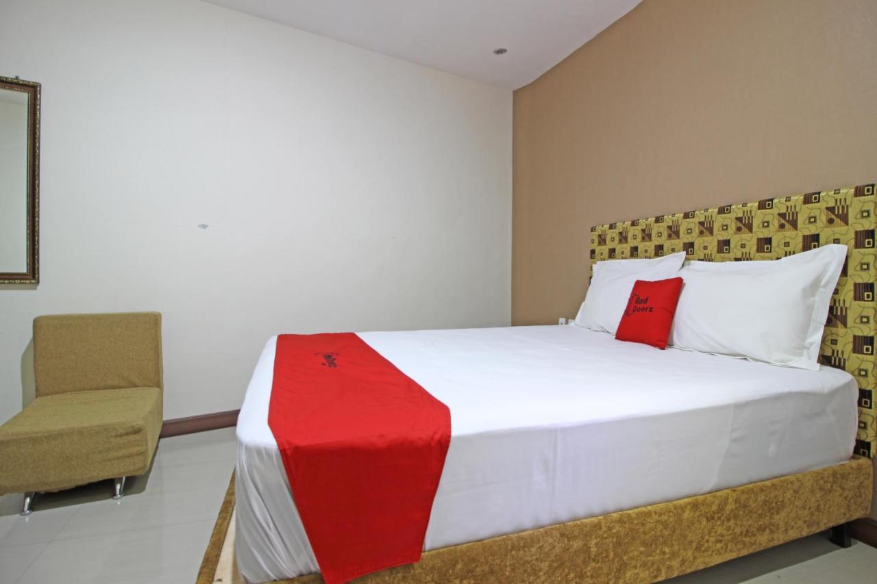 Hotel RedDoorz near UNS Solo Zewnętrze zdjęcie