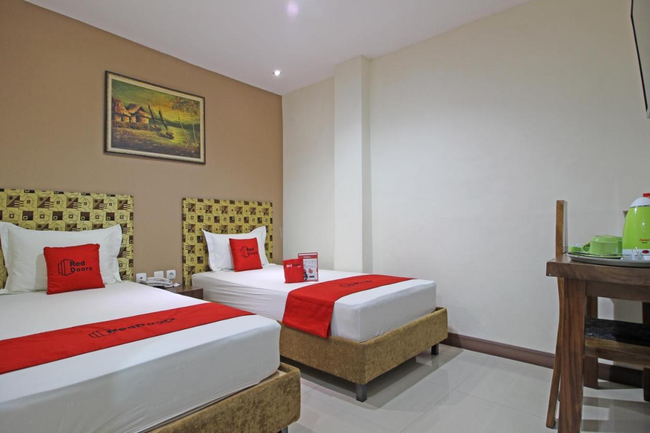 Hotel RedDoorz near UNS Solo Zewnętrze zdjęcie