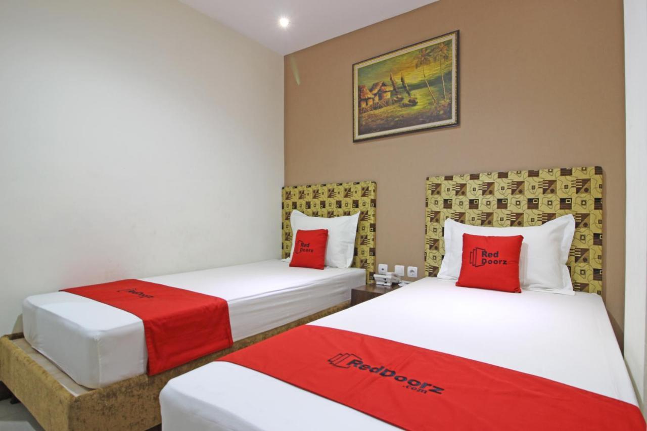 Hotel RedDoorz near UNS Solo Zewnętrze zdjęcie