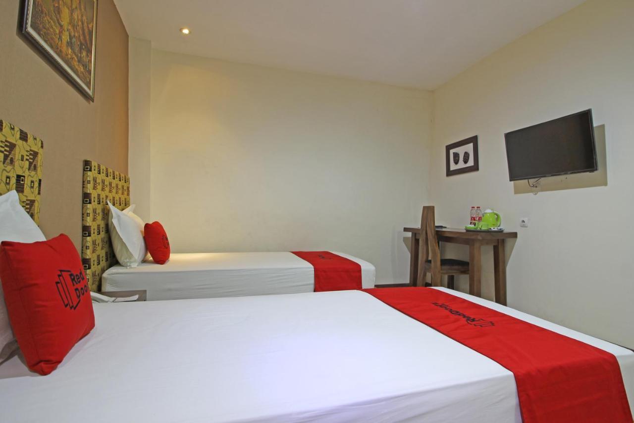 Hotel RedDoorz near UNS Solo Zewnętrze zdjęcie