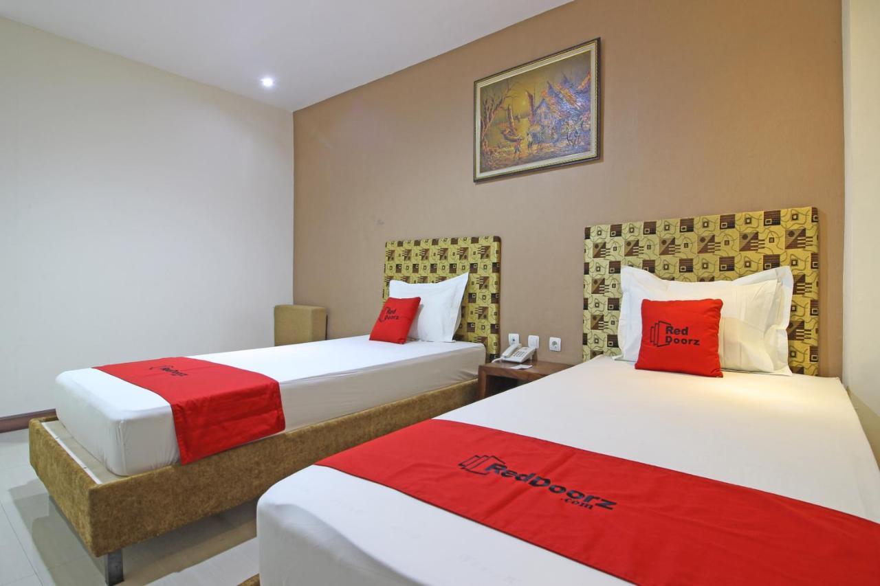 Hotel RedDoorz near UNS Solo Zewnętrze zdjęcie