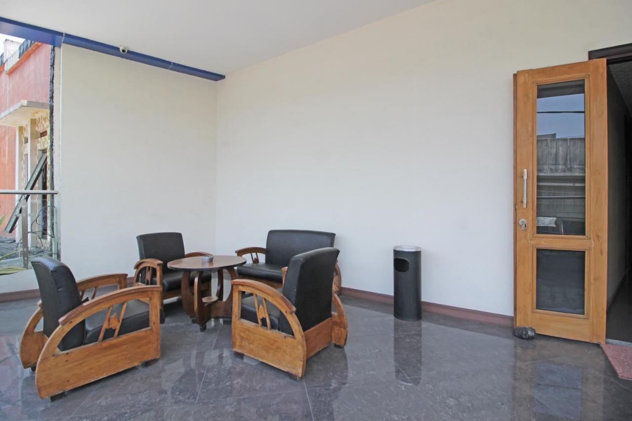 Hotel RedDoorz near UNS Solo Zewnętrze zdjęcie