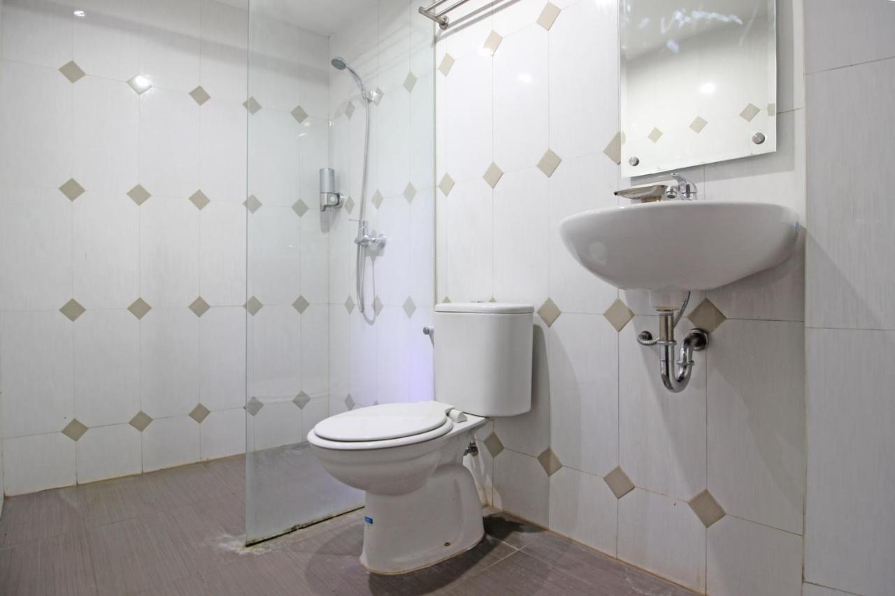 Hotel RedDoorz near UNS Solo Zewnętrze zdjęcie