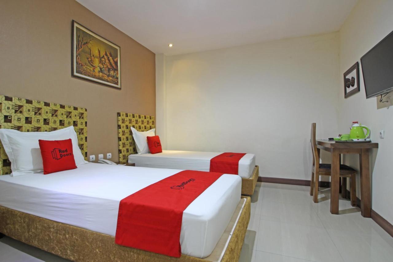 Hotel RedDoorz near UNS Solo Zewnętrze zdjęcie