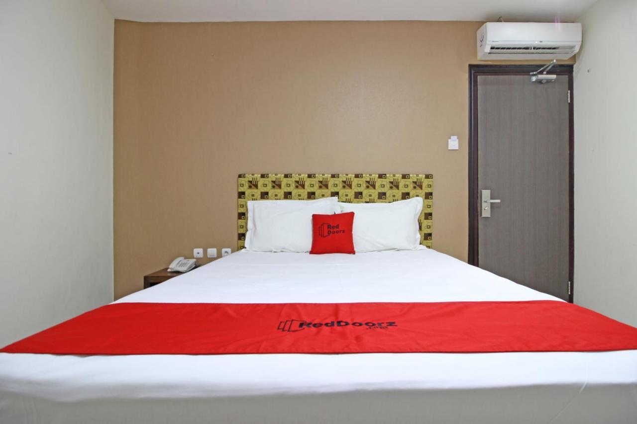 Hotel RedDoorz near UNS Solo Zewnętrze zdjęcie