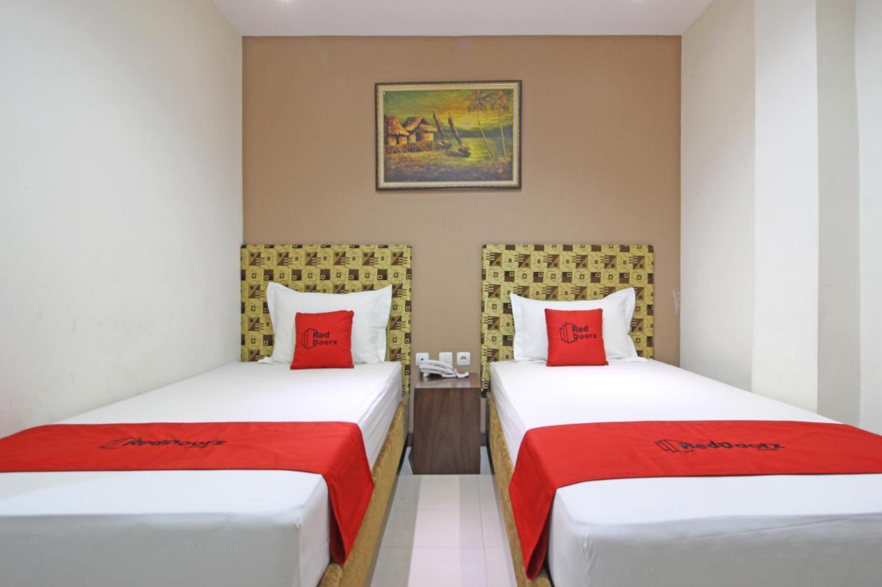 Hotel RedDoorz near UNS Solo Zewnętrze zdjęcie