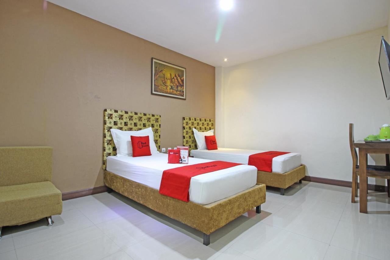 Hotel RedDoorz near UNS Solo Zewnętrze zdjęcie