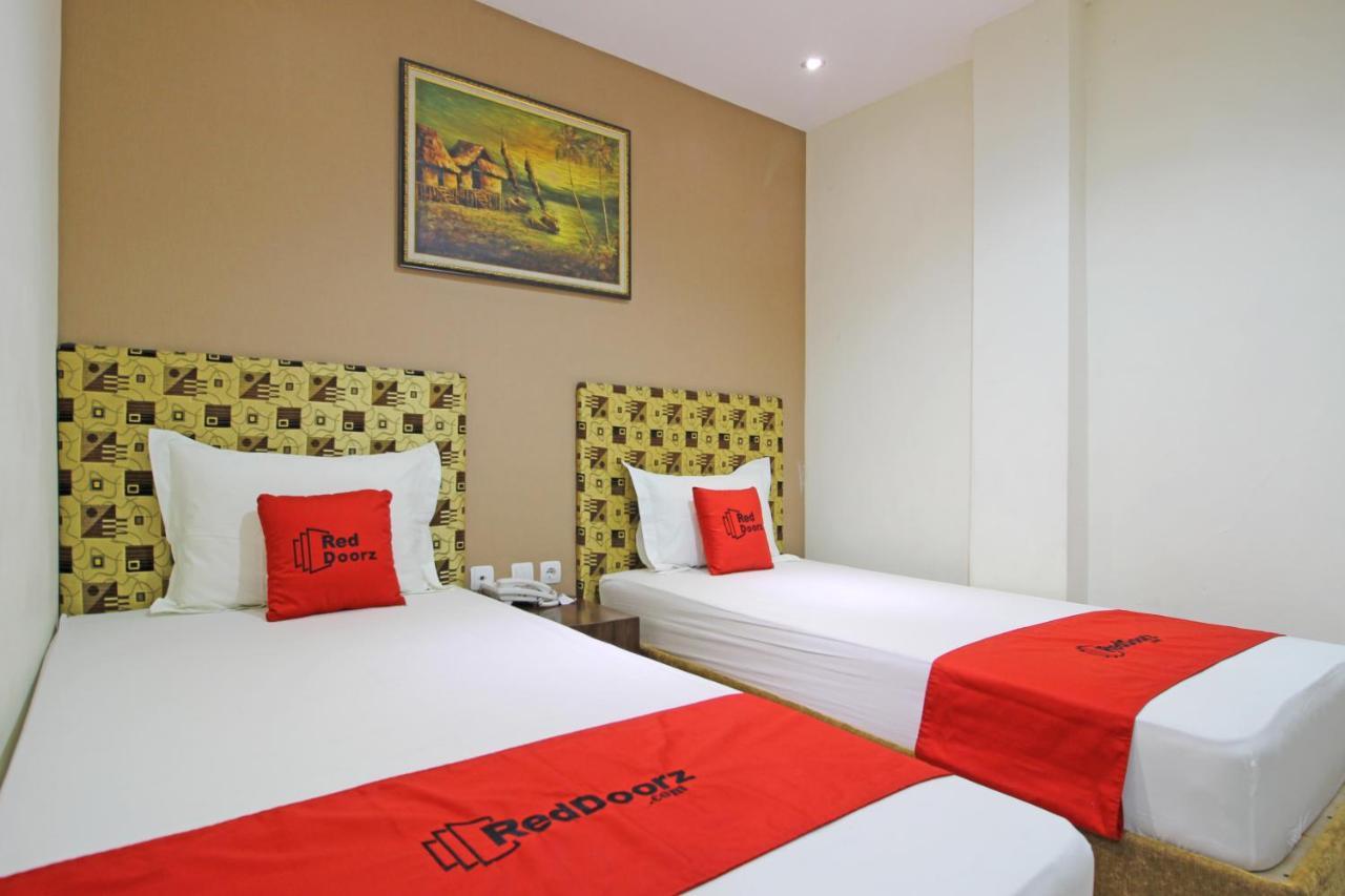Hotel RedDoorz near UNS Solo Zewnętrze zdjęcie