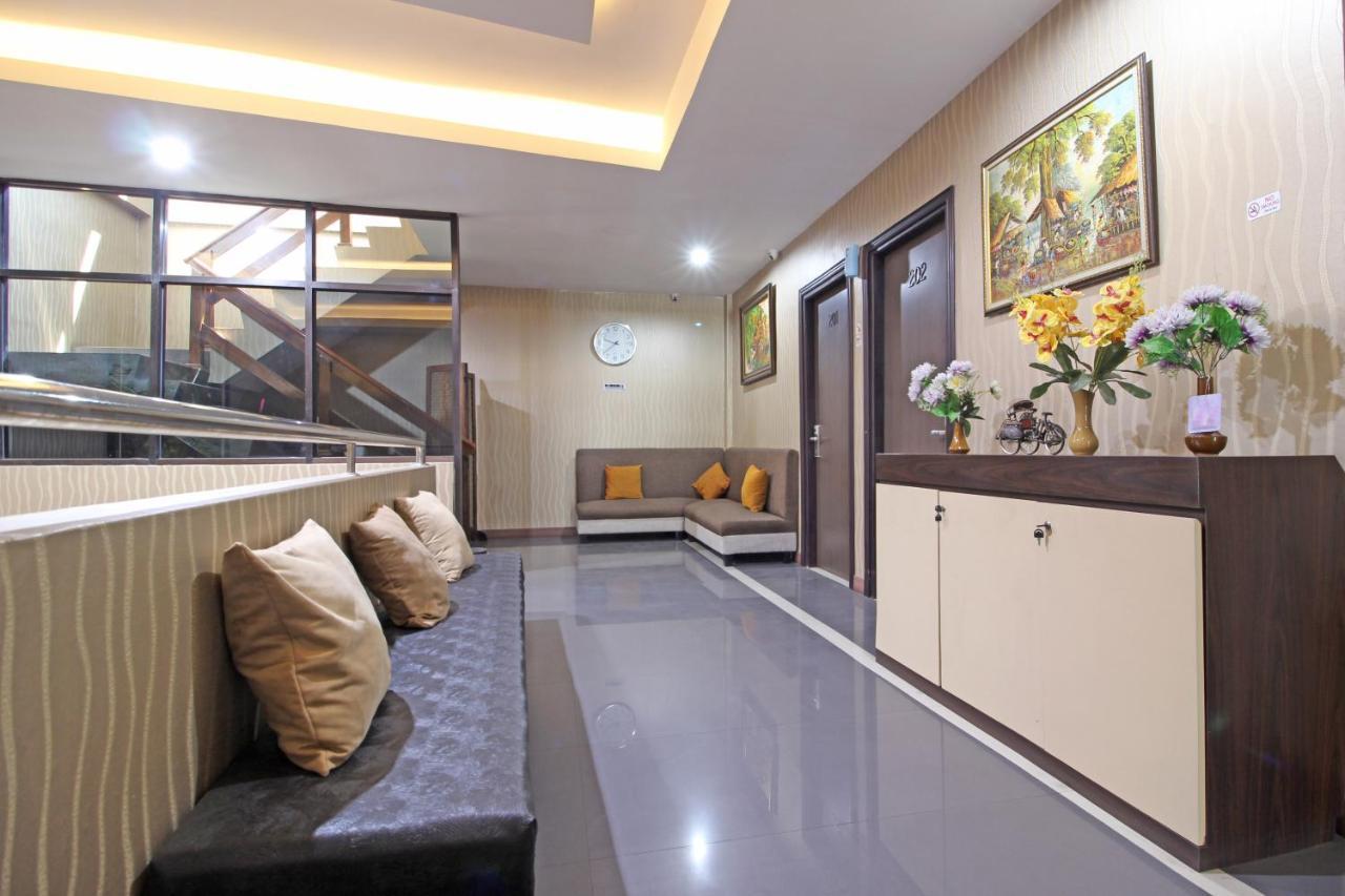 Hotel RedDoorz near UNS Solo Zewnętrze zdjęcie