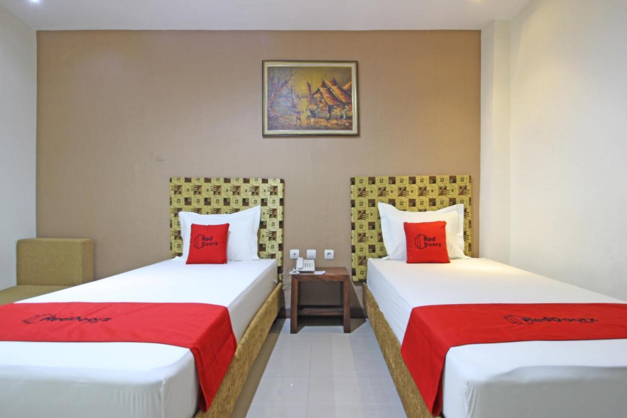 Hotel RedDoorz near UNS Solo Zewnętrze zdjęcie